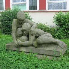 Socha dětí před školou v ulici Pod Vodojemem ve Všebořicích