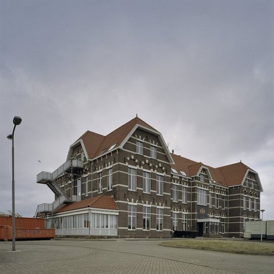 Het koloniehuis, onderdeel van het complex "Koloniehuis Zwartendijk"