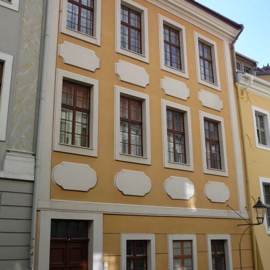 Wohnhaus in geschlossener Bebauung, mit kleinem Hofflügel Nikolaistraße 4