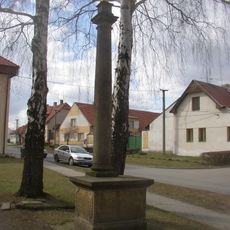 Sloup se sochou Panny Marie