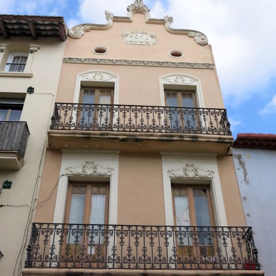 Building in carrer Montserrat, 58A