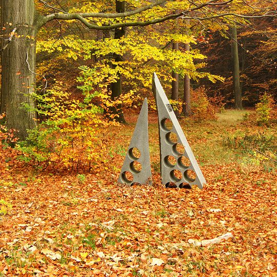 Menhir na oslavu ukončení léta 2008 jižně od Kunratic