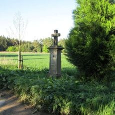 Kříž u lesa nad Chříčí