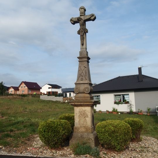 Kříž v Jestřebí na křižovatce