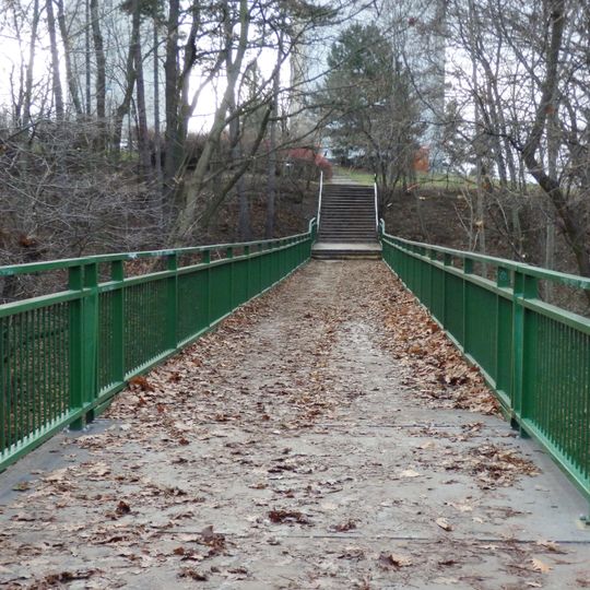 Lávka přes Lhotecký potok Botevova - Krouzova