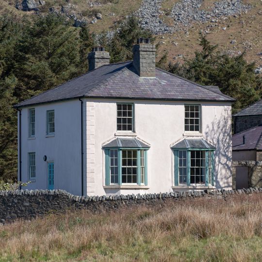 Y Plas, with associated garden and driveway walls