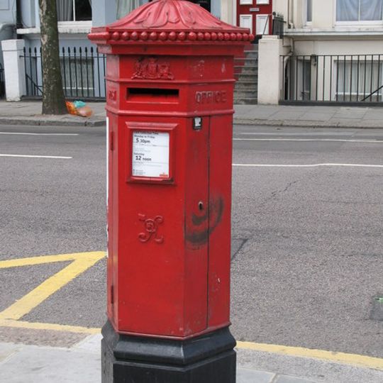 Pillar Box  Pillar Box On South East Corner With Telford Road