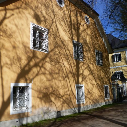 Wohnhaus, ehem. Wirtschaftsgebäude Kaiserburghof