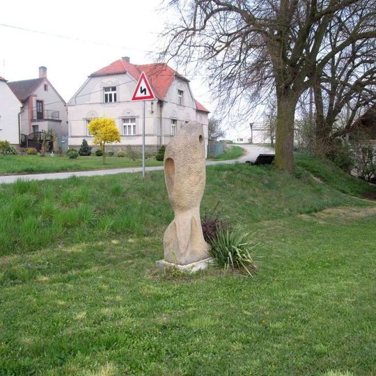 Plastika v Lednici u křižovatky