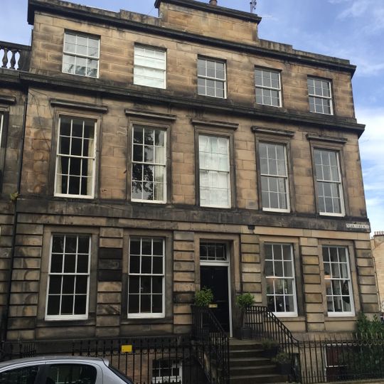 Edinburgh, Stockbridge, 1-1a Dean Terrace