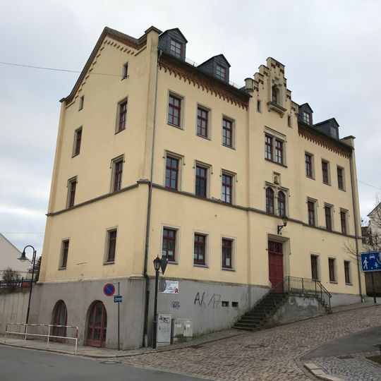 Ehemaliges Amtsgericht, Nebengebäude und Einfriedung Kirchplatz 1