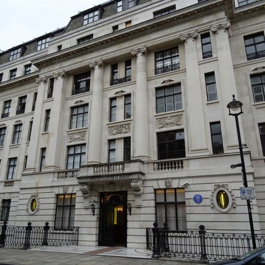 4 Queen Anne Street and 2 Mansfield Street