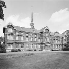 Gesticht St. Anna: main building