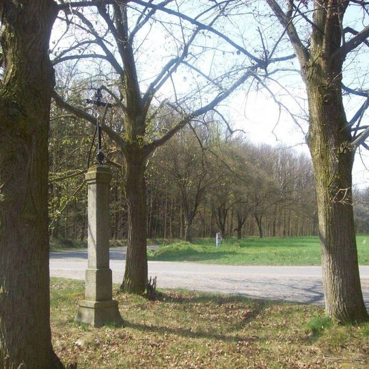 Kříž jižně od Laciné