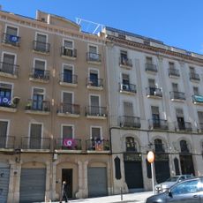 Edificis a la plaça del Portal Nou