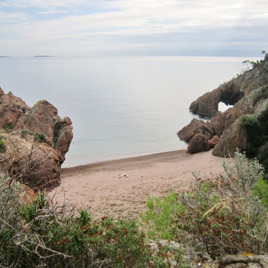 Gardanne's cave beach
