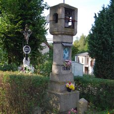 Kříž u zvoničky ve Vilasově Lhotě