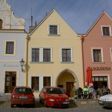 Dům čp. 7 a klasicistní dvorní objekt