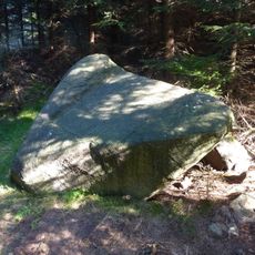 Gedenkstein (Geschlechterstein) (auf dem Bieleboh, ca. 400 m nordwestlich des Gipfels)