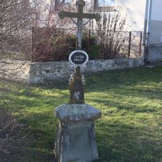 Kříž u křižovatky ve Vescích