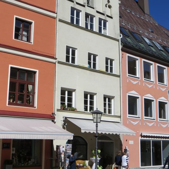 Wohn- und Geschäftshaus