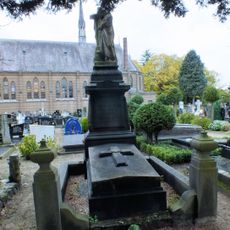 Grafmonument van Hubert van den Bergh