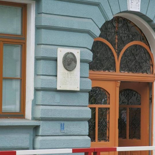 Pamětní deska Jakuba Arbesa na praktické škole v Moskevské ulici v České Lípě