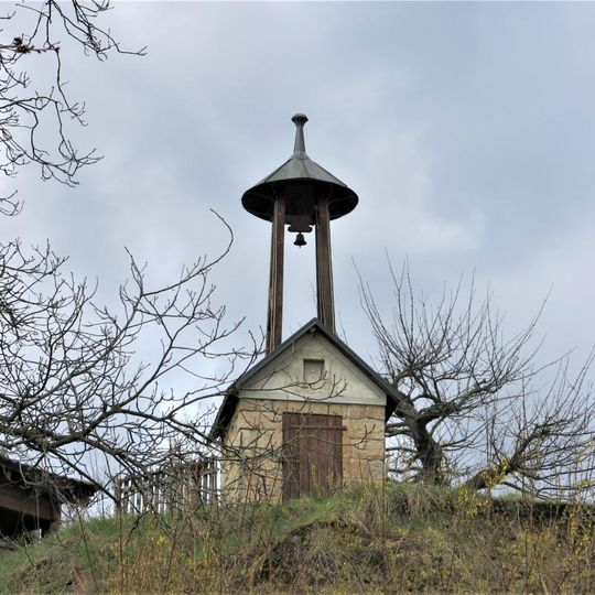 Zvonička na výšině nad domem Obvodová 2/14 v Horním Oldřichově