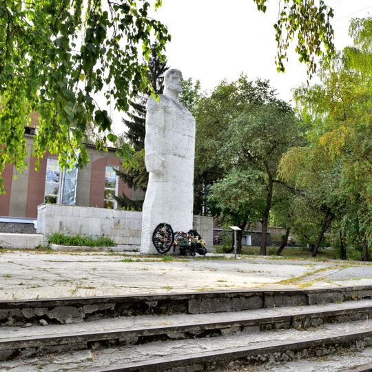 Братская могила златоустовских рабочих, расстрелянных царскими войсками. Установлен памятник