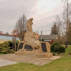 Pomník padlým v Nezamyslicích na ulici 1. máje