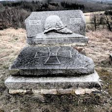 Pomník padlým z 1. světové války jihovýchodně od Lubence