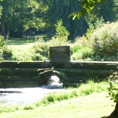 Neubourg Castle: artificial waterfall with weir in Gulp