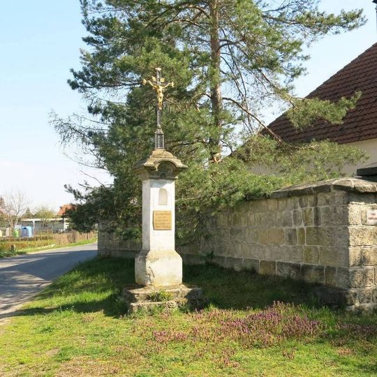 Kříž u domu 82 v Holanech