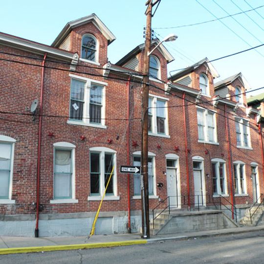 Houses at 838–862 Brightridge Street