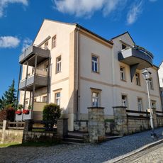 Wohnhaus in offener Bebauung Dresdner Straße 24