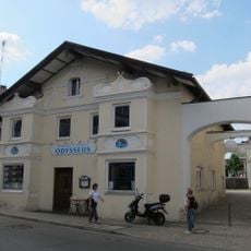 Wohn- und Geschäftshaus