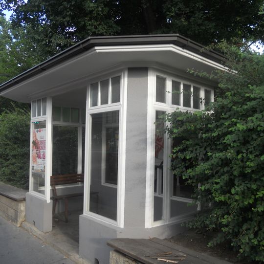 Tramway-Wartehäuschen