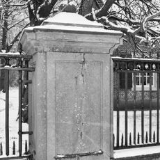 Kasteel Warmond: hekpijlers