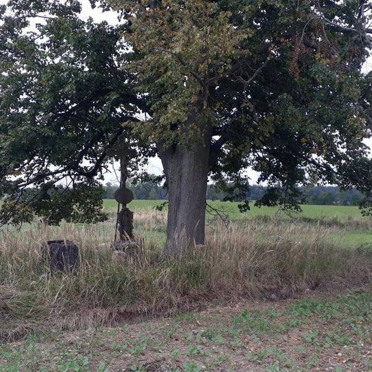 Kříž jižně od Pohoří u rozoraného rozcestí