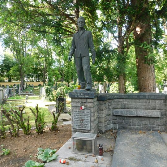 Pomník Antonína Žlábka na hřbitově Malvazinky