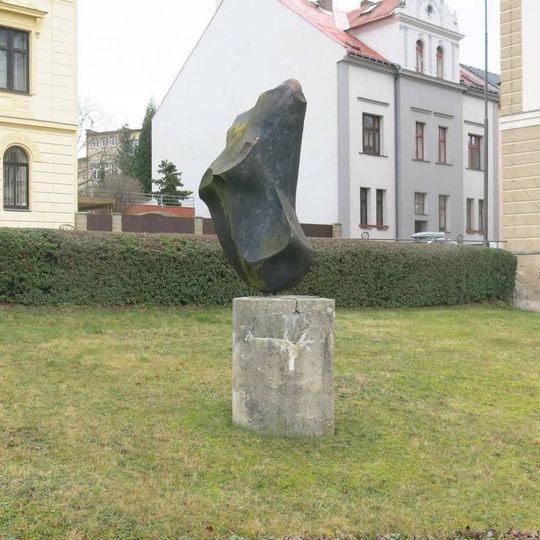 Kovová plastika u Střední uměleckoprůmyslové školy v Turnově