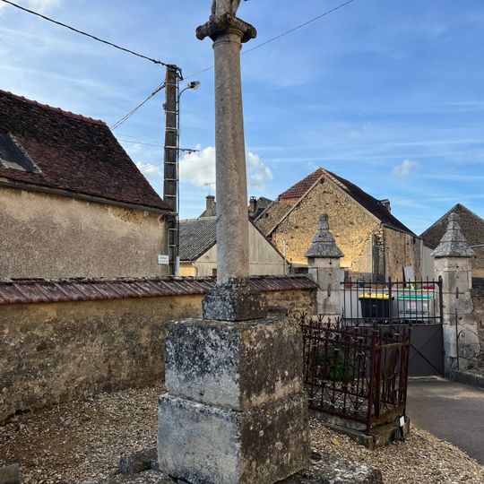 Croix du cimetière ancien de Méré