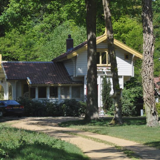 Vrijstaand houten woonhuis