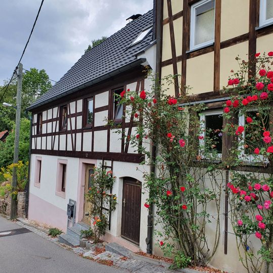 Wohnhaus in halboffener Bebauung Wiesenburger Straße 10