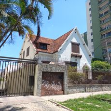 Imóvel à Avenida Chateaubriand, nº 215