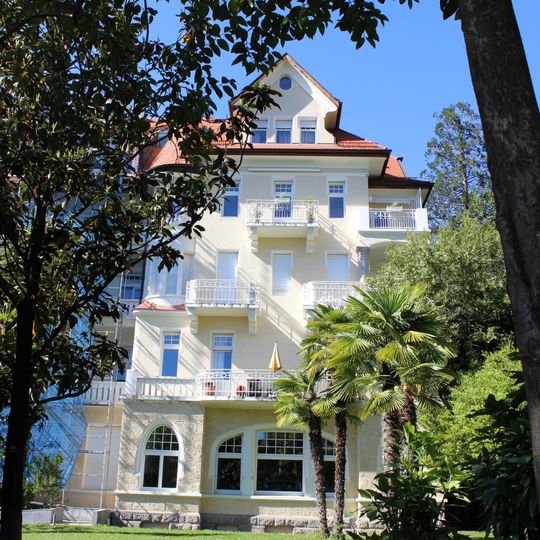 Hotel Minerva mit Vorgarten