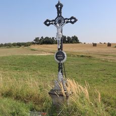 Kříž na rozcestí u Zárubic