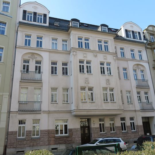 Mietshaus in geschlossener Bebauung Erich-Mühsam-Straße 29