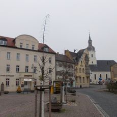 Ehemaliges Rathaus, zeitweise Amtsgericht, heute Wohnhaus in halboffener Bebauung Markt 2