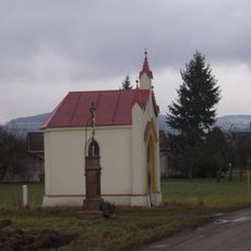Kaplička a boží muka na okraji Výprachtic u silnice na Nepomuky
